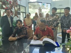 DELEGASI FAKULTAS HUKUM UNIKU TEROKA POTENSI KERJASAMA AKADEMIK DAN PENYELIDIKAN DENGAN SOL